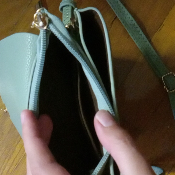 *last week - moving sale* NWOT Small Green Crossbody bag 5 for 10 - Picture 4 of 4